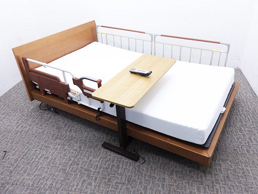 電動ベッドと介護ベッドの違い